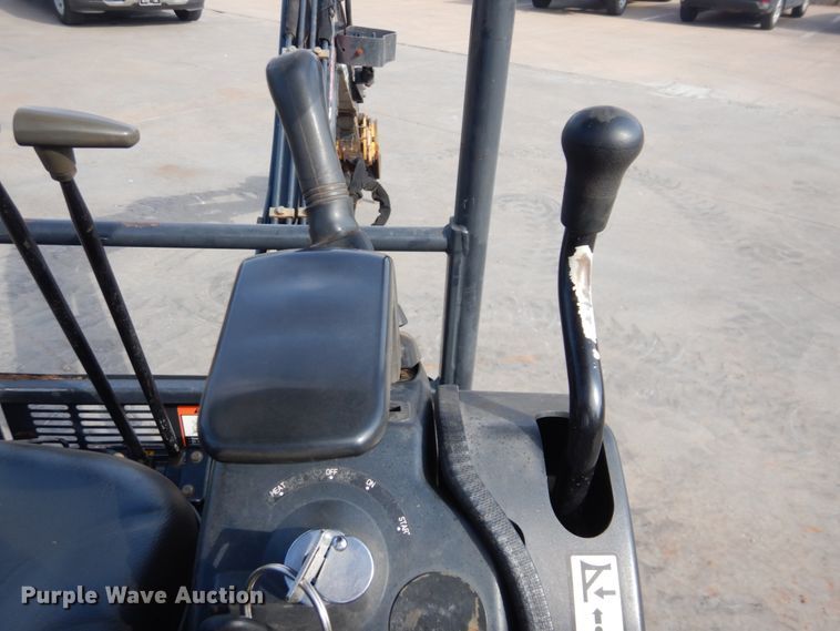 image for item FT9282 2013 John Deere 17D mini excavator