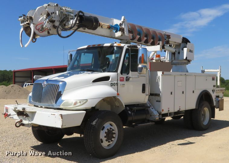 image for item FU9999 2006 International 4300 digger derrick truck