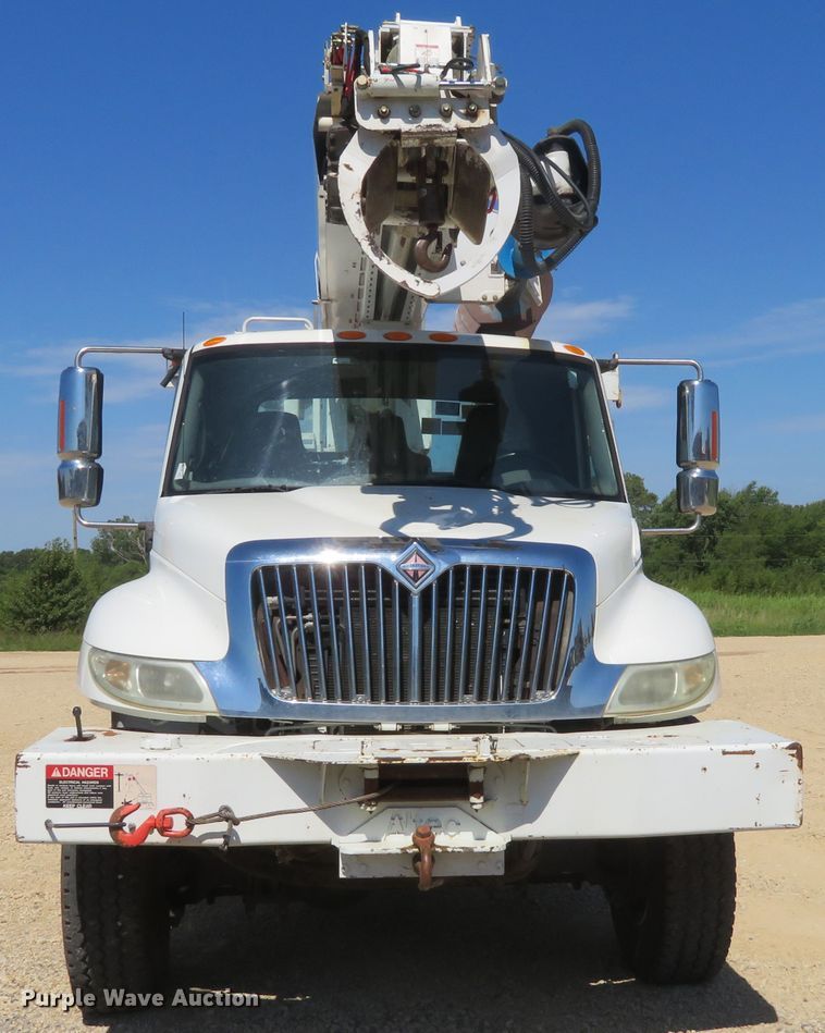 image for item FU9999 2006 International 4300 digger derrick truck