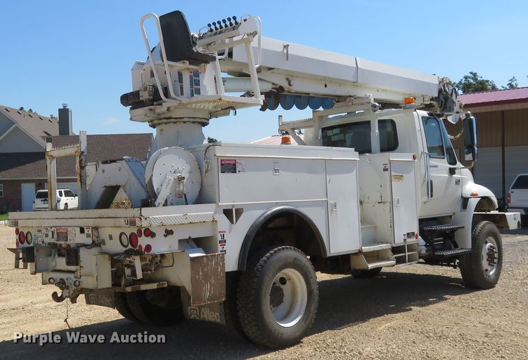 image for item FU9999 2006 International 4300 digger derrick truck