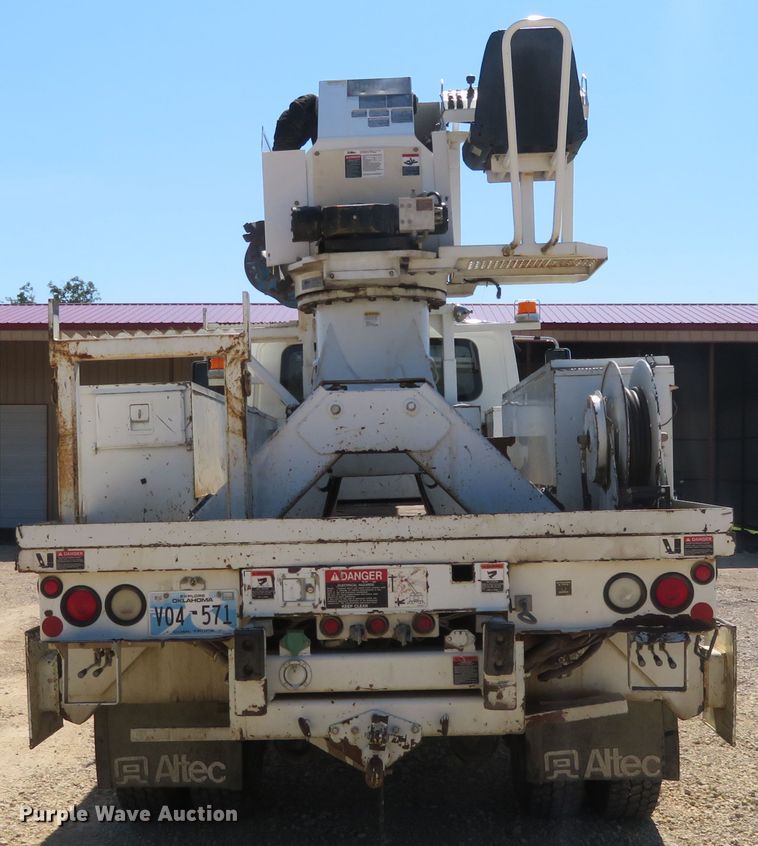 image for item FU9999 2006 International 4300 digger derrick truck