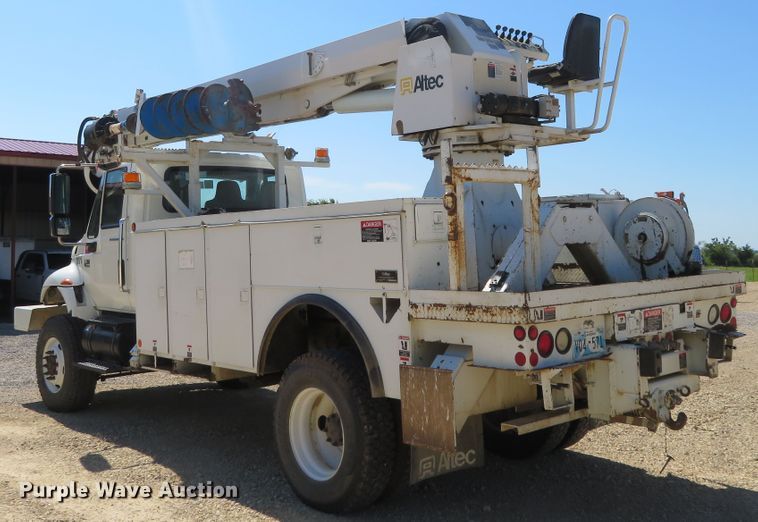 image for item FU9999 2006 International 4300 digger derrick truck