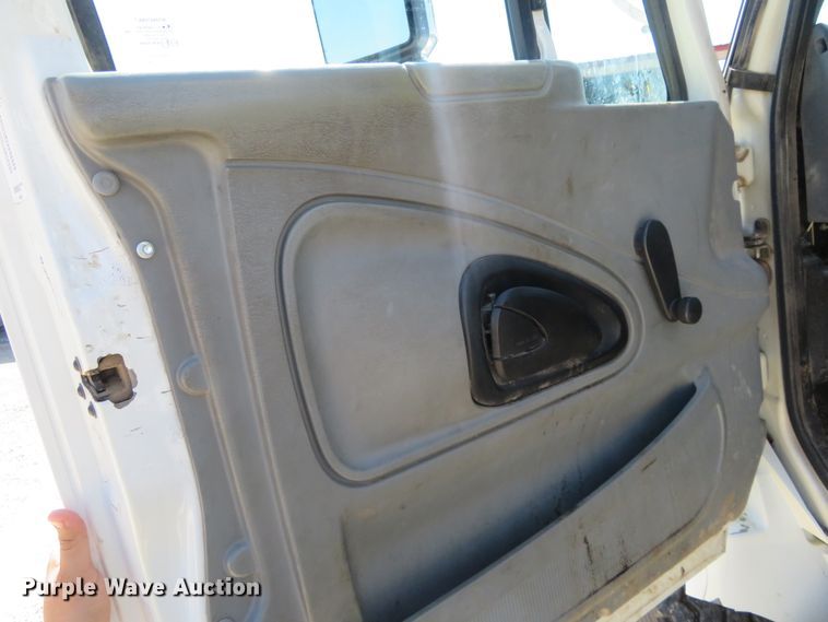 image for item FU9999 2006 International 4300 digger derrick truck