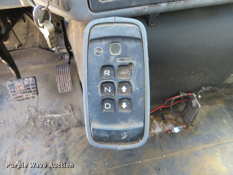 image for item FU9999 2006 International 4300 digger derrick truck