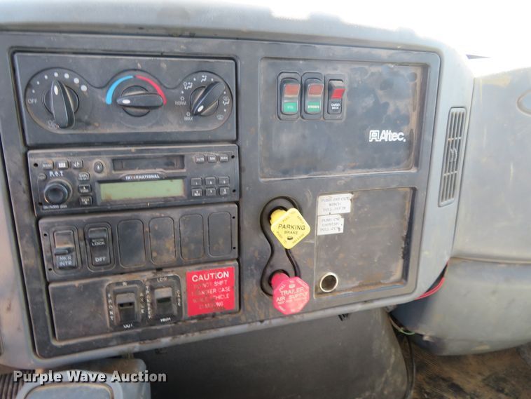 image for item FU9999 2006 International 4300 digger derrick truck