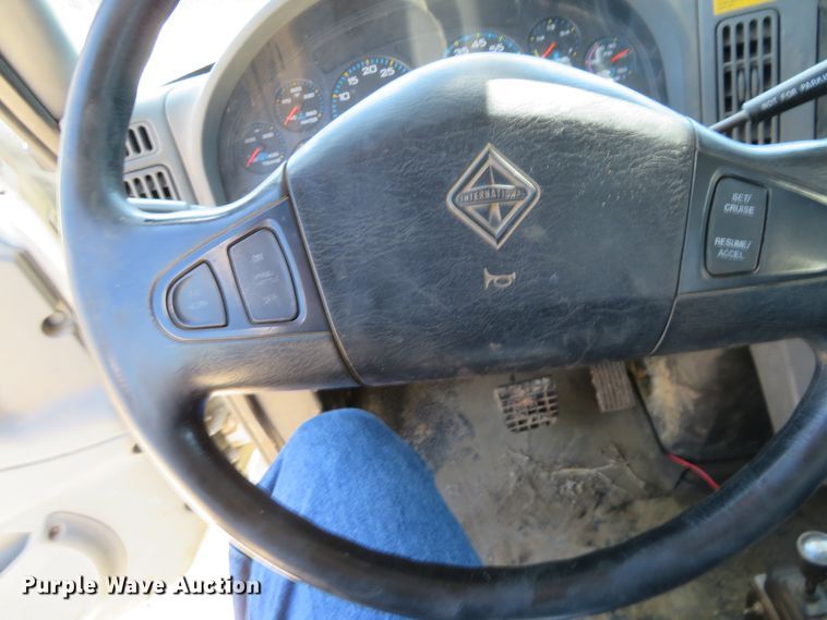 image for item FU9999 2006 International 4300 digger derrick truck