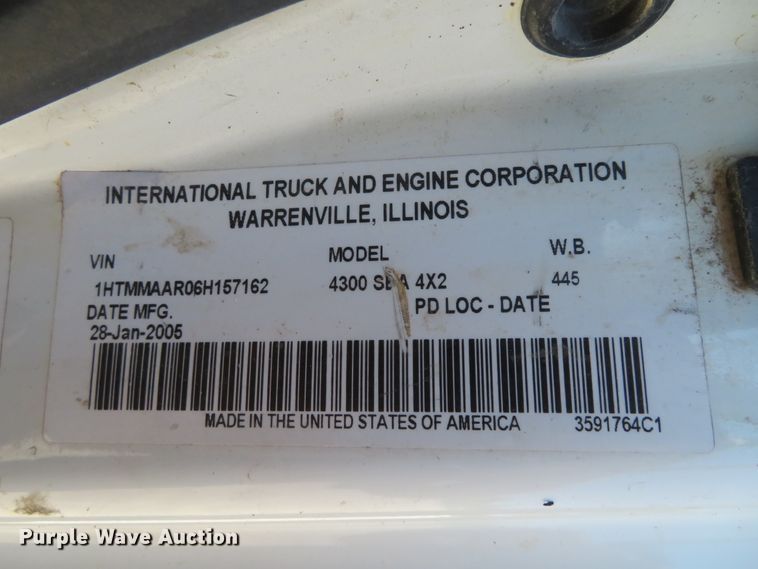 image for item FU9999 2006 International 4300 digger derrick truck