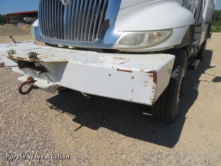 image for item FU9999 2006 International 4300 digger derrick truck