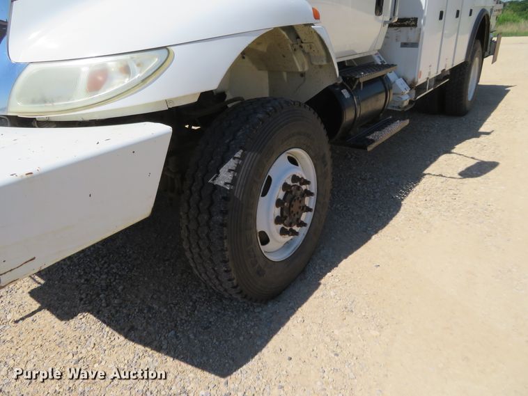 image for item FU9999 2006 International 4300 digger derrick truck