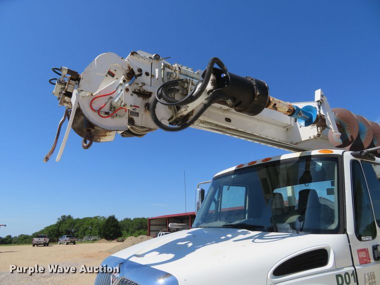 image for item FU9999 2006 International 4300 digger derrick truck