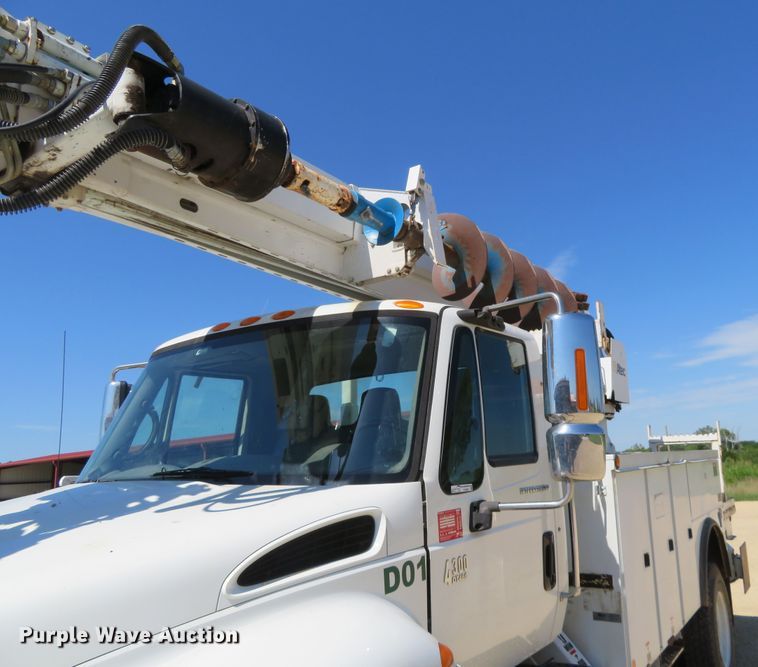 image for item FU9999 2006 International 4300 digger derrick truck