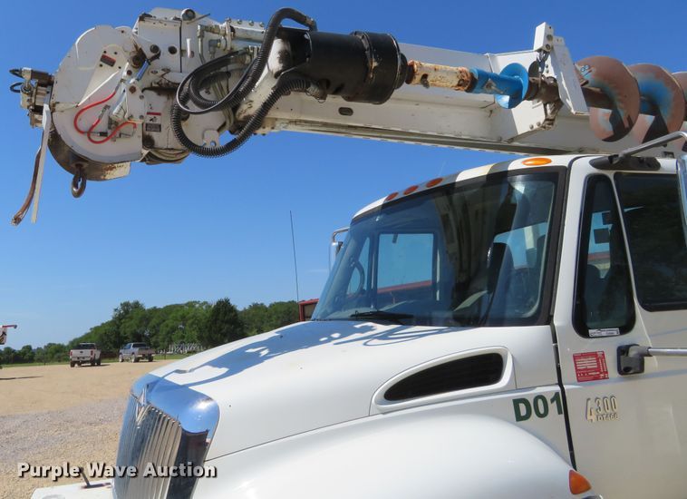 image for item FU9999 2006 International 4300 digger derrick truck