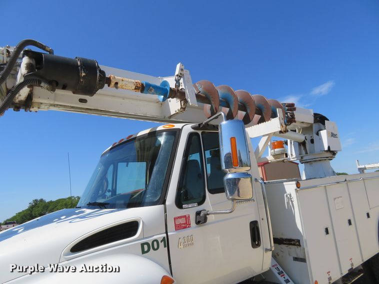 image for item FU9999 2006 International 4300 digger derrick truck