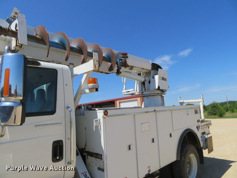 image for item FU9999 2006 International 4300 digger derrick truck