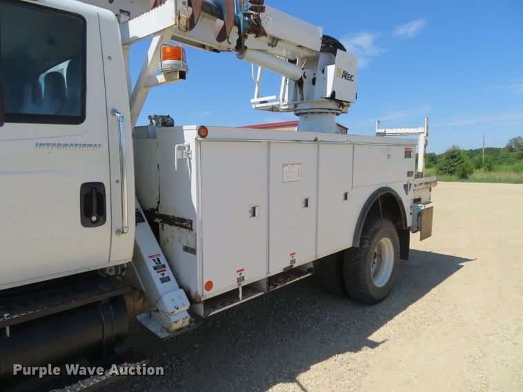 image for item FU9999 2006 International 4300 digger derrick truck