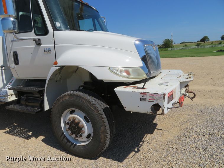 image for item FU9999 2006 International 4300 digger derrick truck