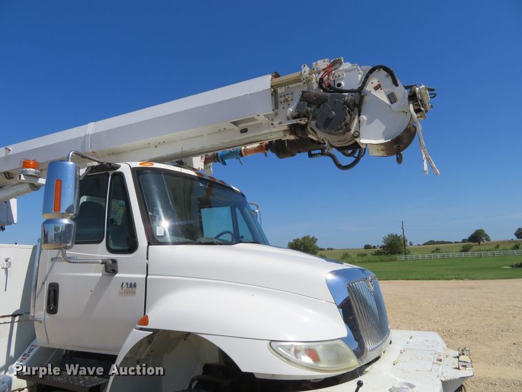 image for item FU9999 2006 International 4300 digger derrick truck