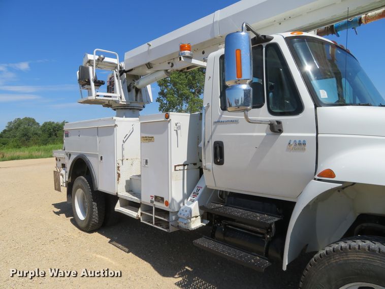 image for item FU9999 2006 International 4300 digger derrick truck