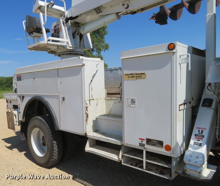 image for item FU9999 2006 International 4300 digger derrick truck