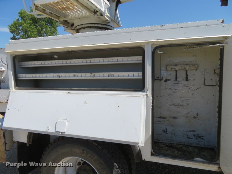 image for item FU9999 2006 International 4300 digger derrick truck