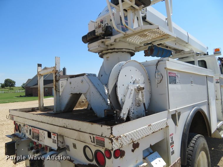 image for item FU9999 2006 International 4300 digger derrick truck