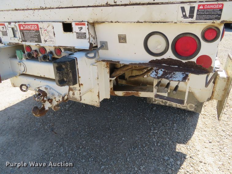 image for item FU9999 2006 International 4300 digger derrick truck