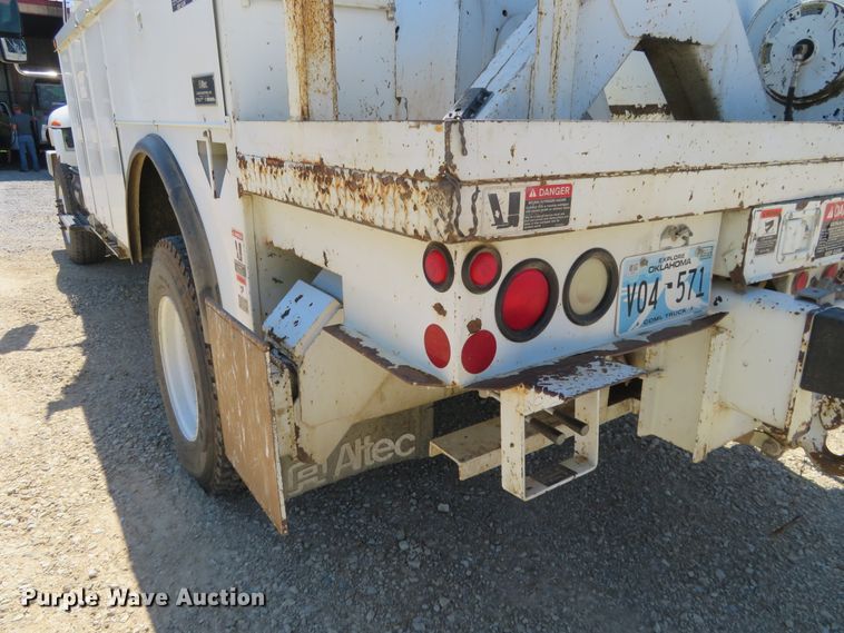 image for item FU9999 2006 International 4300 digger derrick truck