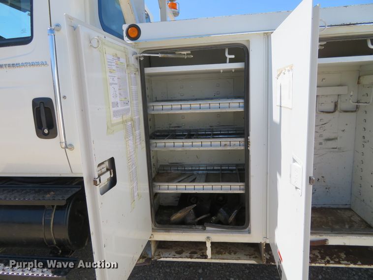 image for item FU9999 2006 International 4300 digger derrick truck