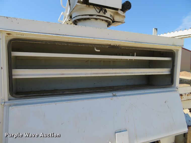 image for item FU9999 2006 International 4300 digger derrick truck