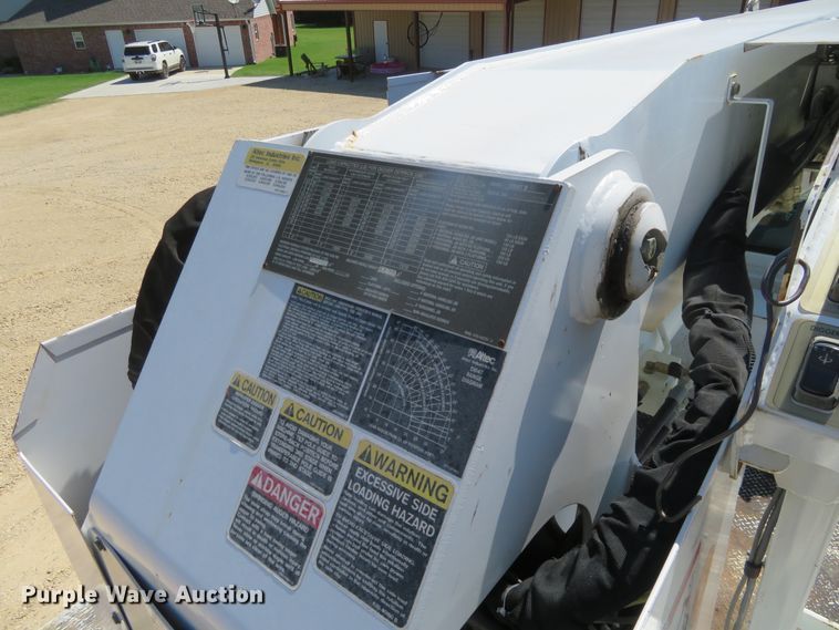 image for item FU9999 2006 International 4300 digger derrick truck