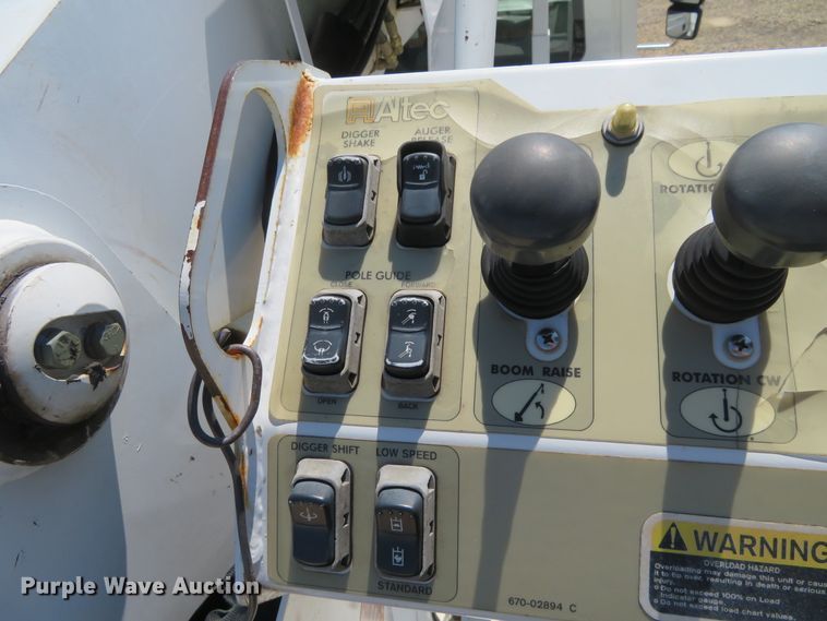 image for item FU9999 2006 International 4300 digger derrick truck