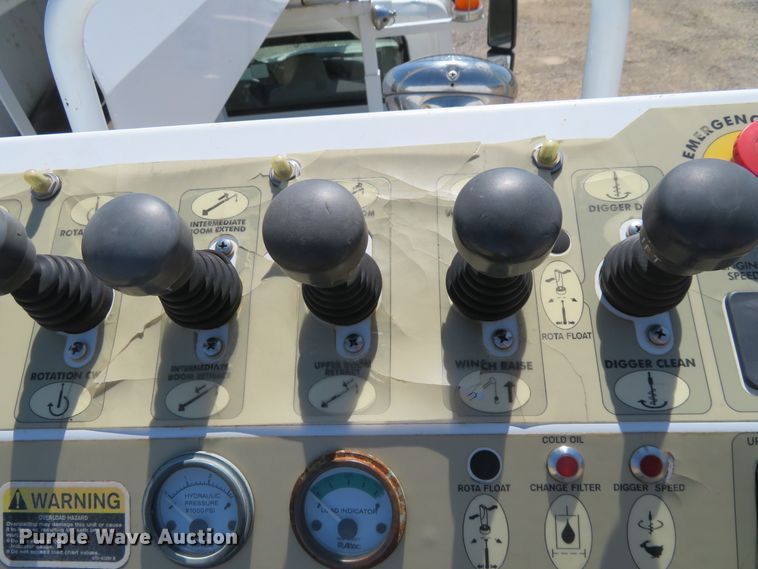 image for item FU9999 2006 International 4300 digger derrick truck