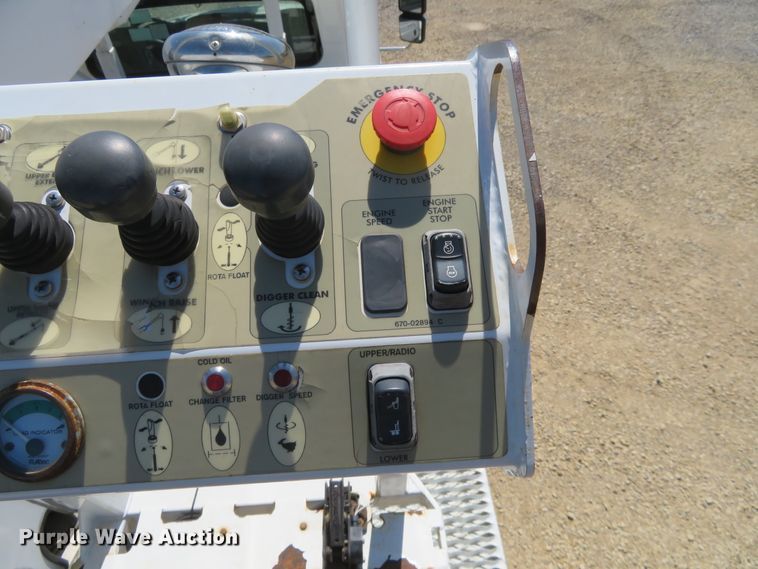 image for item FU9999 2006 International 4300 digger derrick truck