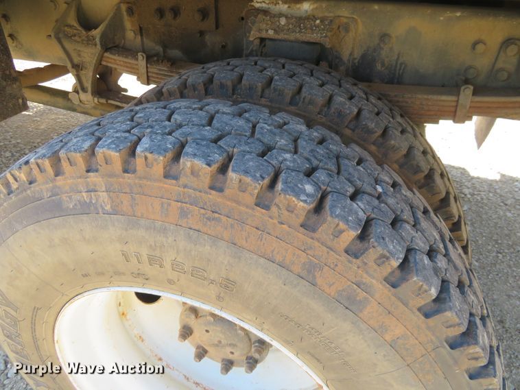 image for item FU9999 2006 International 4300 digger derrick truck