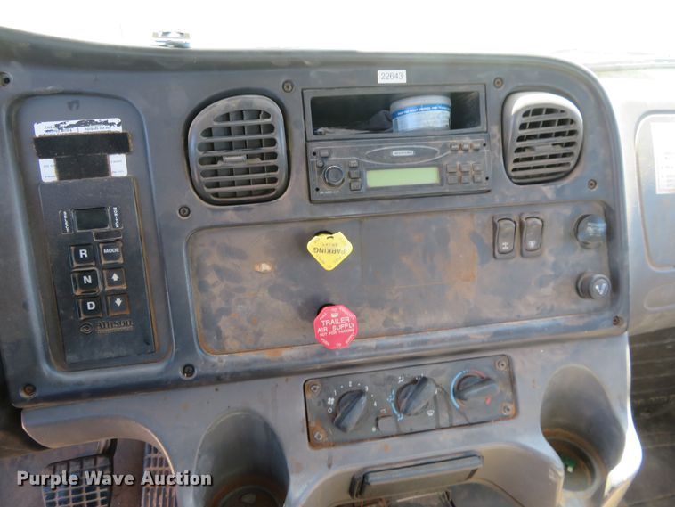 image for item FV9000 2007 Freightliner Business Class M2 bucket truck