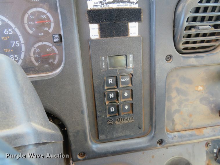 image for item FV9000 2007 Freightliner Business Class M2 bucket truck