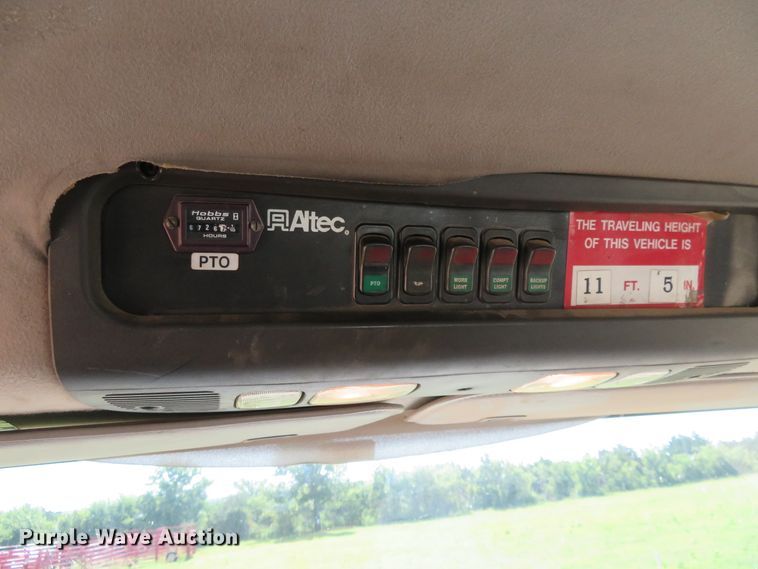 image for item FV9000 2007 Freightliner Business Class M2 bucket truck