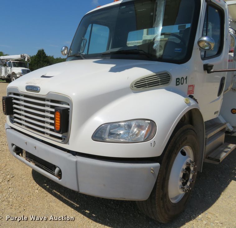 image for item FV9000 2007 Freightliner Business Class M2 bucket truck