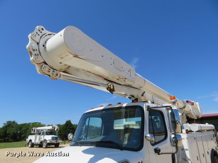 image for item FV9000 2007 Freightliner Business Class M2 bucket truck
