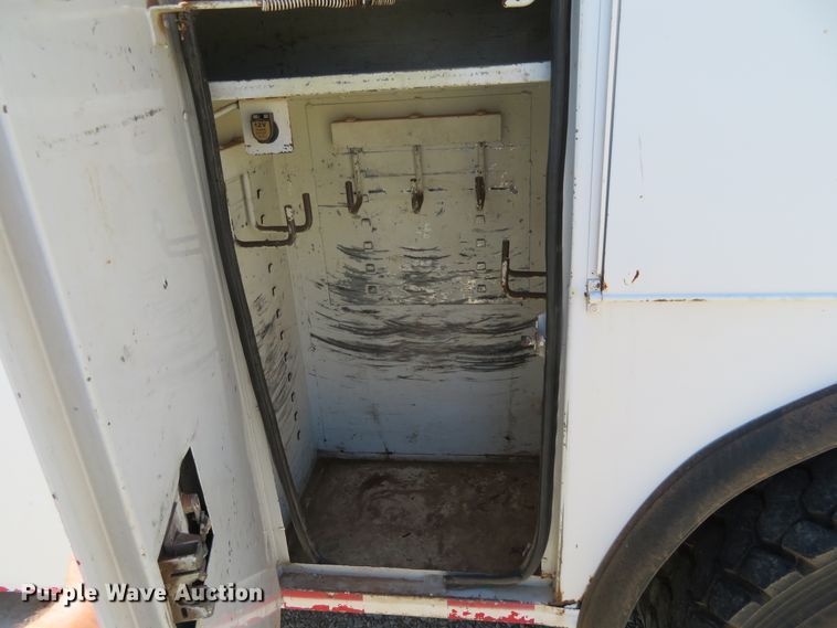 image for item FV9000 2007 Freightliner Business Class M2 bucket truck