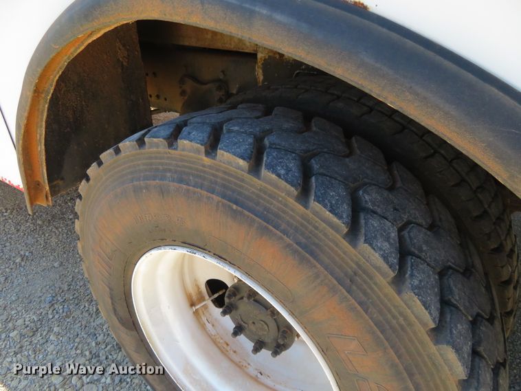 image for item FV9000 2007 Freightliner Business Class M2 bucket truck