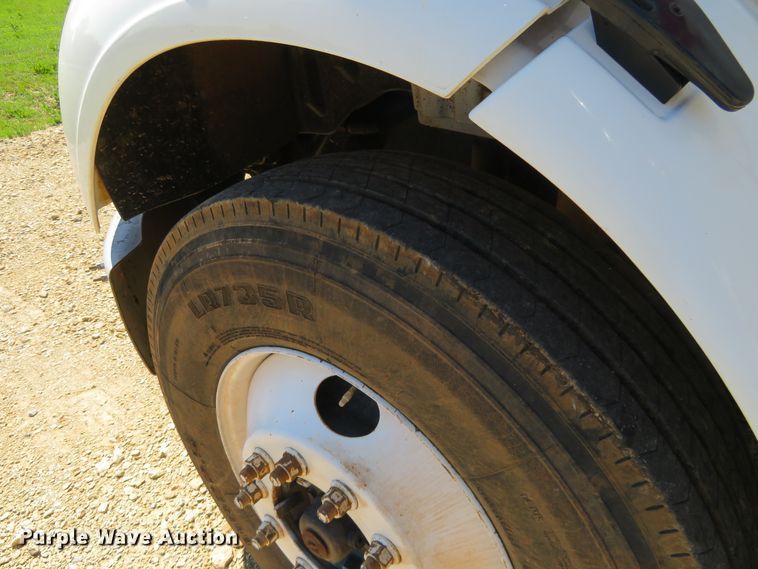 image for item FV9000 2007 Freightliner Business Class M2 bucket truck