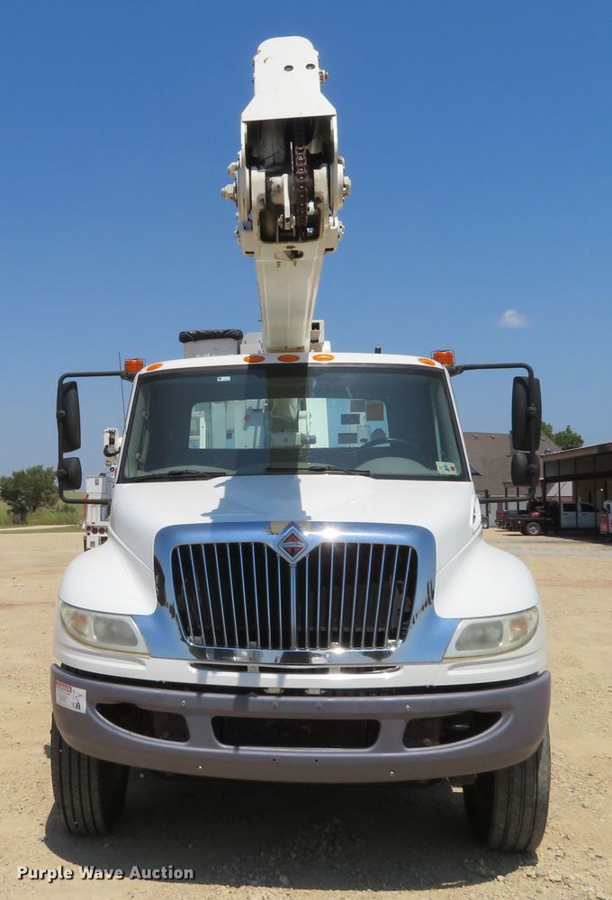 image for item FV9010 2011 International DuraStar 4300 bucket truck