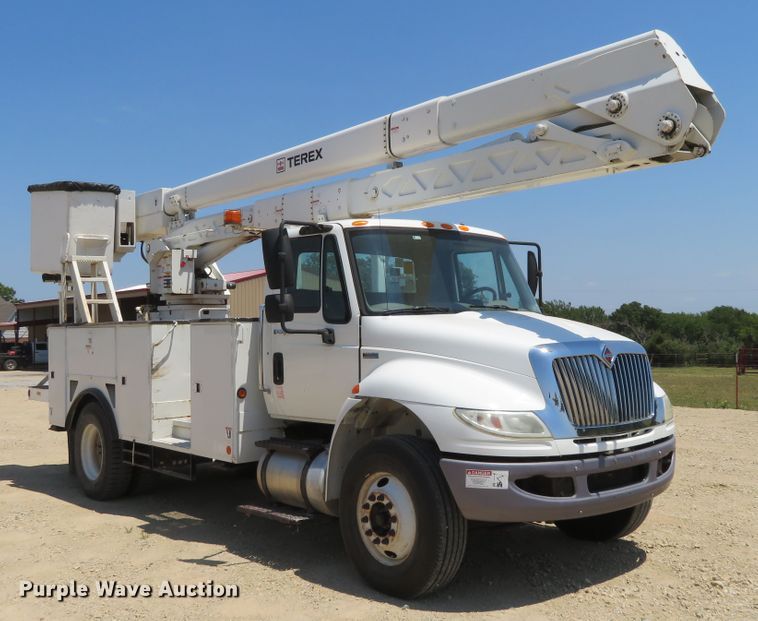 image for item FV9010 2011 International DuraStar 4300 bucket truck