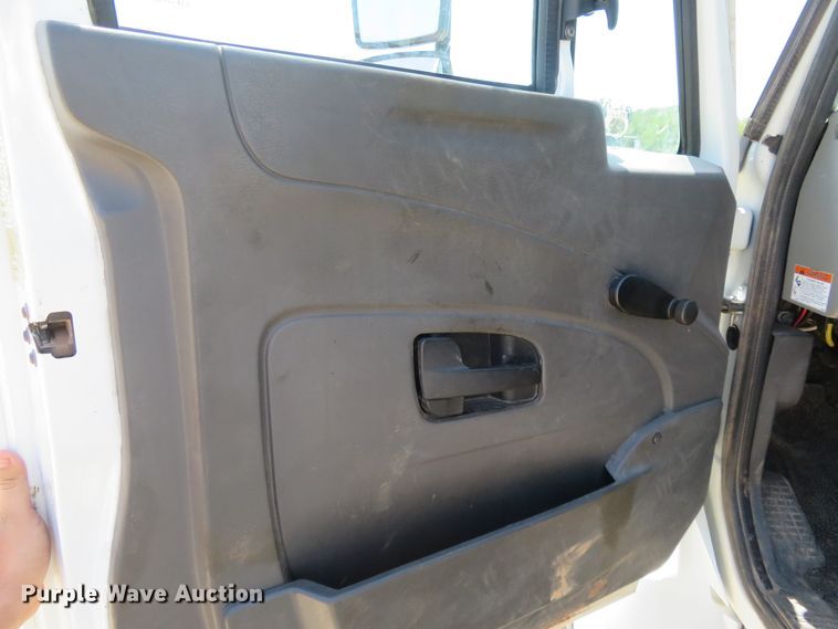 image for item FV9010 2011 International DuraStar 4300 bucket truck