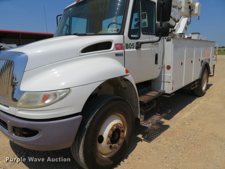 image for item FV9010 2011 International DuraStar 4300 bucket truck