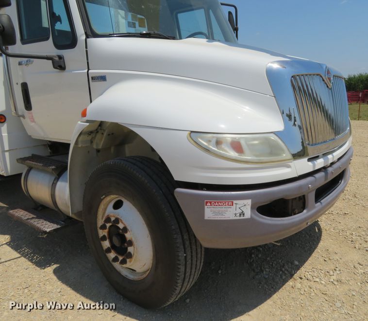 image for item FV9010 2011 International DuraStar 4300 bucket truck