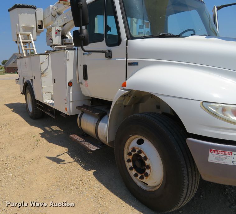 image for item FV9010 2011 International DuraStar 4300 bucket truck