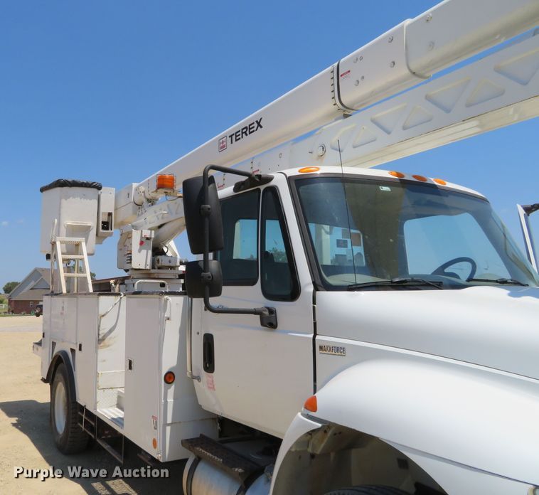 image for item FV9010 2011 International DuraStar 4300 bucket truck