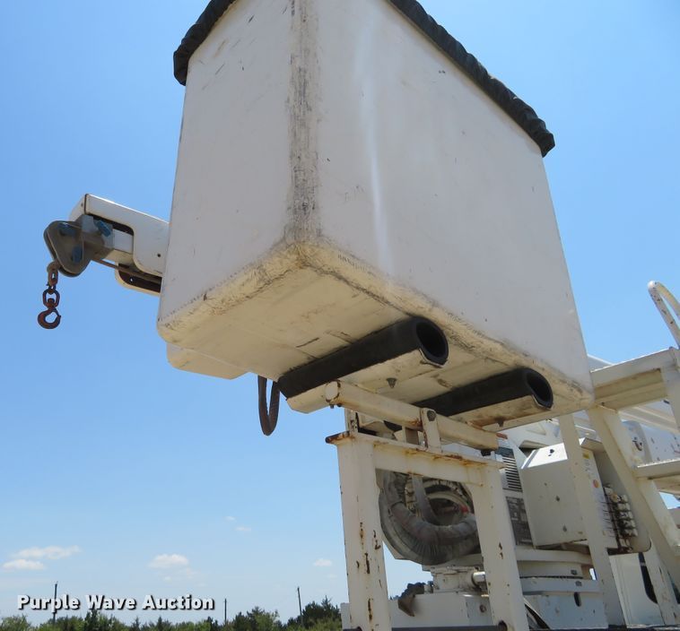 image for item FV9010 2011 International DuraStar 4300 bucket truck